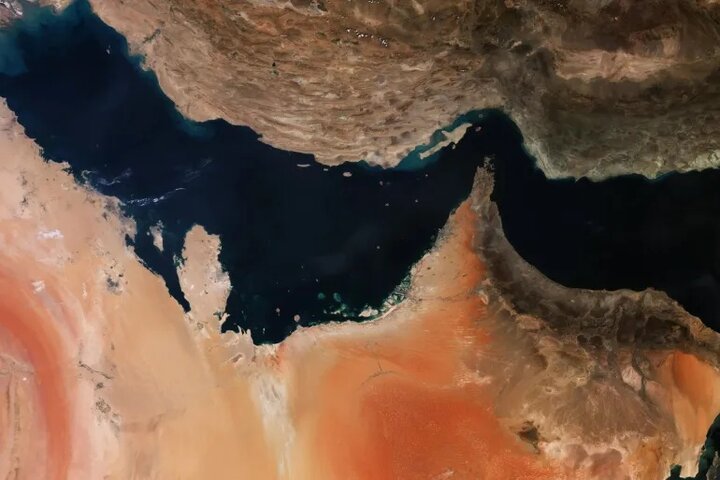 تردد در تنگه هرمز به پایینترین سطح در ۴ ماه گذشته رسیده است تردد در تنگه هرمز به پایینترین سطح در ۴ ماه گذشته رسیده است