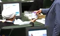شیرخشک در صحن مجلس/عکس