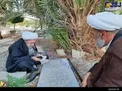تصویری از آیت الله ناصری بر سر مزار پدر بزرگ خود