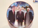 عکس/ هدیه ای که در نشست سوچی به دکتر روحانی داده شد