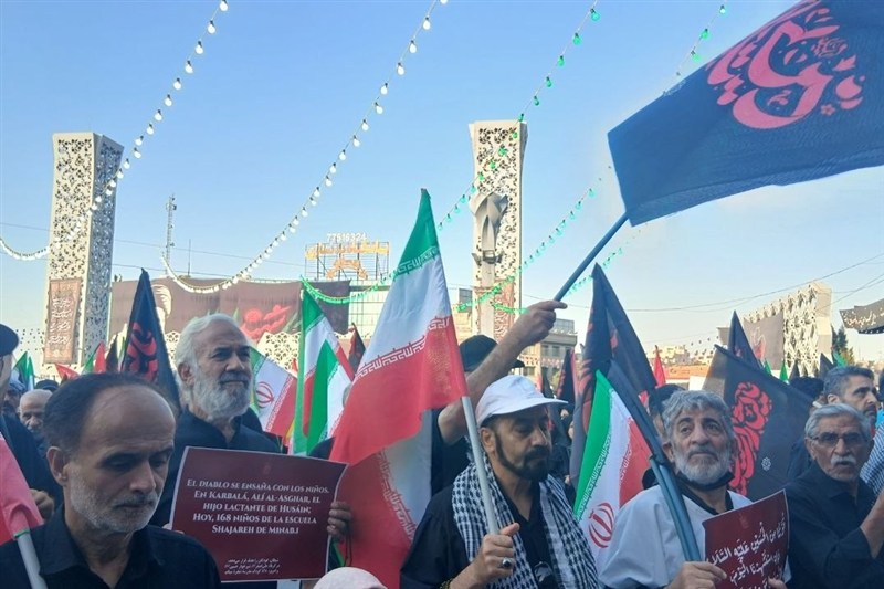 اقامه عزای اربعین در خیابانهای پایتخت/ جاماندگان به میدان آمدند اقامه عزای اربعین در خیابانهای پایتخت/ جاماندگان به میدان آمدند