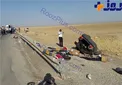 در آزادراه همدان -ساوه، یک خودرو پراید در برخورد با گارد ریل نصف شد+عکس