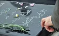 چرا هنگام فاتحه خواندن، با سنگ به قبر می زنند؟