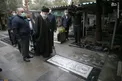 عکس/ رهبر انقلاب بر سر مزار شهید 