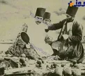 تصویری از ناصرالدین شاه و آرایشگر مخصوصش