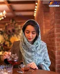 تیپ ساده نازنین بیاتی در یک کافه/عکس