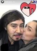 بوسه عجیب ترانه علیدوستی بر صورت آقای بازیگر در پشت صحنه!/عکس