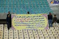 عکس/ بنر تشکر جوانان روستای خامسان از علی دایی و جواد خیابانی در استادیوم