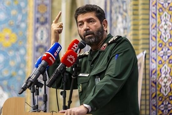 ملت ایران و بسیجیان با آمادگی کامل در میدان ایستادهاند ملت ایران و بسیجیان با آمادگی کامل در میدان ایستادهاند
