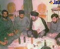 تصویری دیده نشده از رهبر انقلاب و حاج قاسم سلیمانی بر سر سفره غذا
