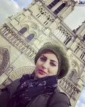 خانم بازیگر در کنار کلیسای نتردام+عکس