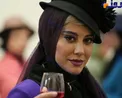 کلاه عجیبی که خانم بازیگر بر سر دارد + عکس
