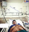 خواننده مشهور روی تخت بیمارستان+عکس