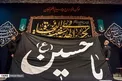 عکس/ برافراشتن پرچم عزای حسینی برفراز بلندترین سکوی پرچم ایران
