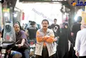 ببینید/خواننده معروف پیش ازانقلاب این روزها در بازار تهران
