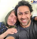 سلفى فرهاد مجيدى در كنار مادر بزرگش