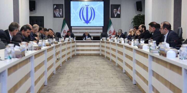 دولت متعهد است تحت هر شرایطی معیشت مردم را تأمین کند