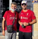 عکس/ عادل فردوسی پور با لباس لیورپول در کنار برادرش
