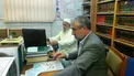 تصویری دیده نشده از آیت الله مکارم شیرازی درحال کار با رایانه