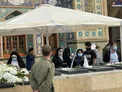 عکس/ تیپ جوانی با خالکوبی و گوشواره بر سر مزار شهید فخری زاده