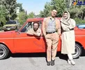 عکس/«رضا عطاران» با تیپی متفاوت سوار بر پیکان گوجه ای