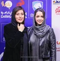 عكس/ تيپ زمستاني ترانه عليدوستي در كنار بازيگر زن معروف