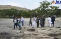 عکس/ پرتاب سنگ به سوی جنازه یکی از مهاجمان حمله امروز کابل! +16