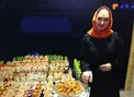 عکس جالب بازیگر خانم با یک میز پر از شیرینی