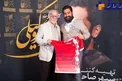 علی زند وکیلی پیراهن امضا شده پرسپولیس را در اختیار گرفت+عکس