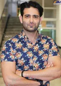 پیراهن گل گلی آقای بازیگر+عکس