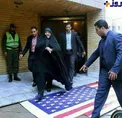 عکس/ رد شدن معصومه ابتكار از روي پرچم آمريكا
