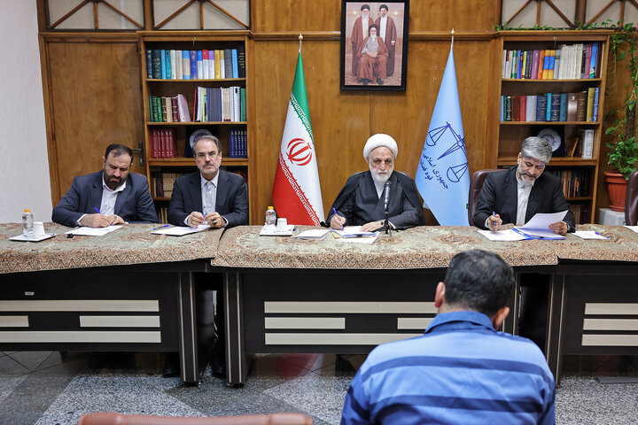 آسیبشناسی میدانی و سرکشی رئیس دستگاه قضا به جلسه محاکمه چند متهم تراستی آسیبشناسی میدانی و سرکشی رئیس دستگاه قضا به جلسه محاکمه چند متهم تراستی