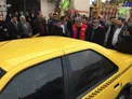 عکس/ حناچی با تاکسی به دفترش رفت