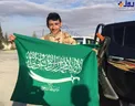 عکس/ پرچم آینده‌ی عربستان در دست رزمنده یمنی