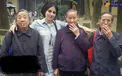 خانم بازیگر میان پیرزن های سیگاری چین/عکس