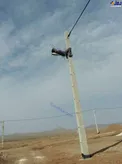 استراحت کردن عجیب کارگر اداره برق میبدی +عکس
