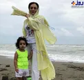 تیپ تابستانی یکتا ناصر و دخترش کنار دریا/عکس