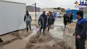 امام جمعه سرپل ذهاب با لباس مبدل در میان چادرها و کانکس ها/عکس