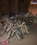 عکس/ کشف یک انبار بزرگ سلاح و مهمات داعش در عراق