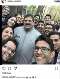 سلفی دختر پسران تهرانی با عباس جديدی در پارک جمشيديه +عكس
