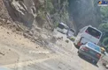 ریزش سنگ در محدوده هزارچم جاده چالوس +عکس