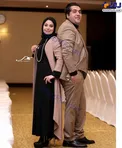 ژست عجیب و غریب خواننده مشهور و همسر مجری اش+عکس