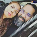 سلفی جالب خواننده مشهور با خواهرش