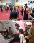 عکس/ امام جمعه‌ای که همبازی کودکان سیل زده شد