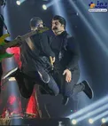 حرکت عجیب و غریب خواننده مشهور در کنسرت+عکس
