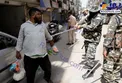 پلیس در حال تنبیه افرادی که قرنطینه را نقض کرده‌اند/عکس