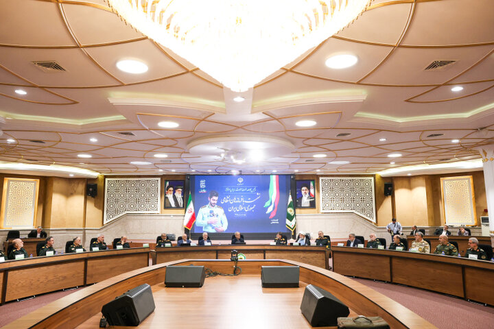 مصمم هستیم تا جنگ اقتصادی دشمن را هم به شکست بکشانیم مصمم هستیم تا جنگ اقتصادی دشمن را هم به شکست بکشانیم