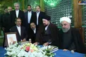 فاتحه خوانی روحانی و سیدحسن خمینی بر سر مزار آیت الله هاشمی
