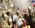 عکس/ لحظه انتقال پیکر یکی از آتش نشانان شهید پلاسکو