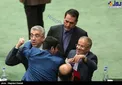 ژست عجیب وزیر در جلسه سوال از روحانی/عکس